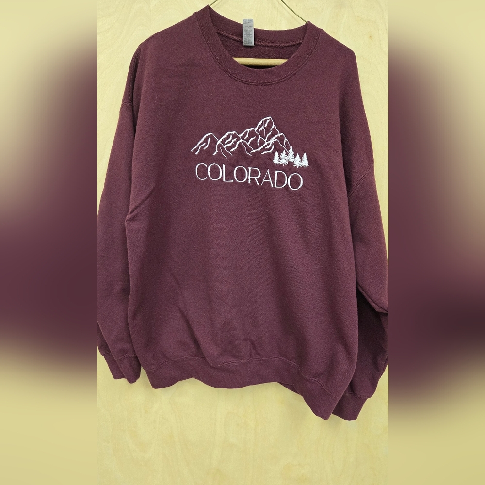 Maroon Colorado Embroidered Graphic Sweat Shirt.  Size X Large